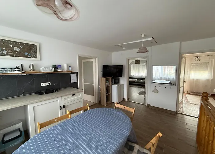 Chill & Pool Retreat Almadi Apartament *